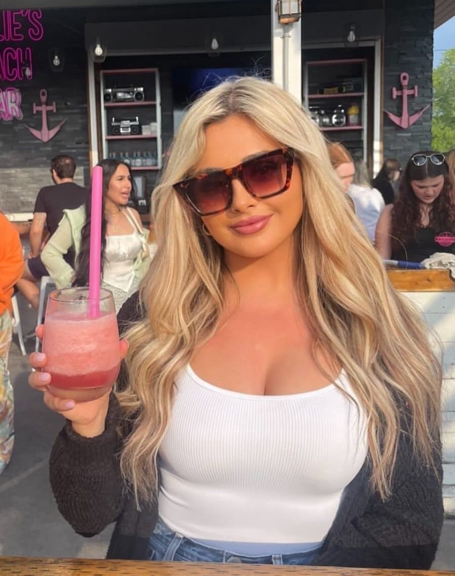 I need to rail this cute little blonde whore