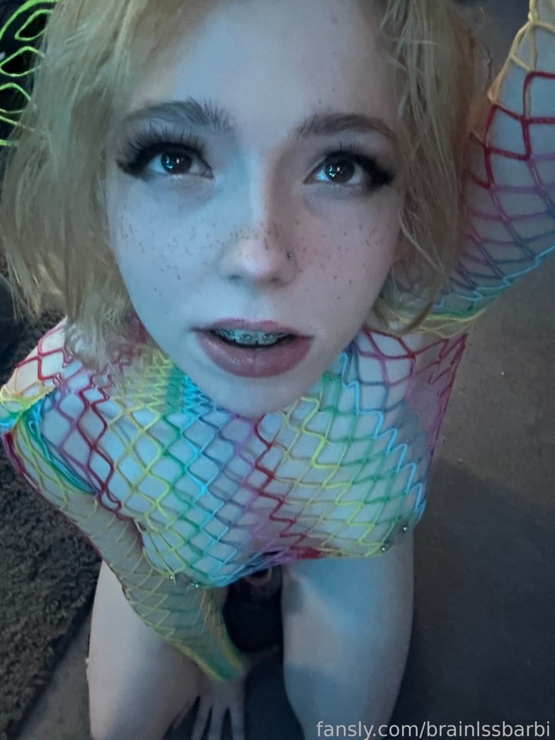 Braces bimbo slut shows feet