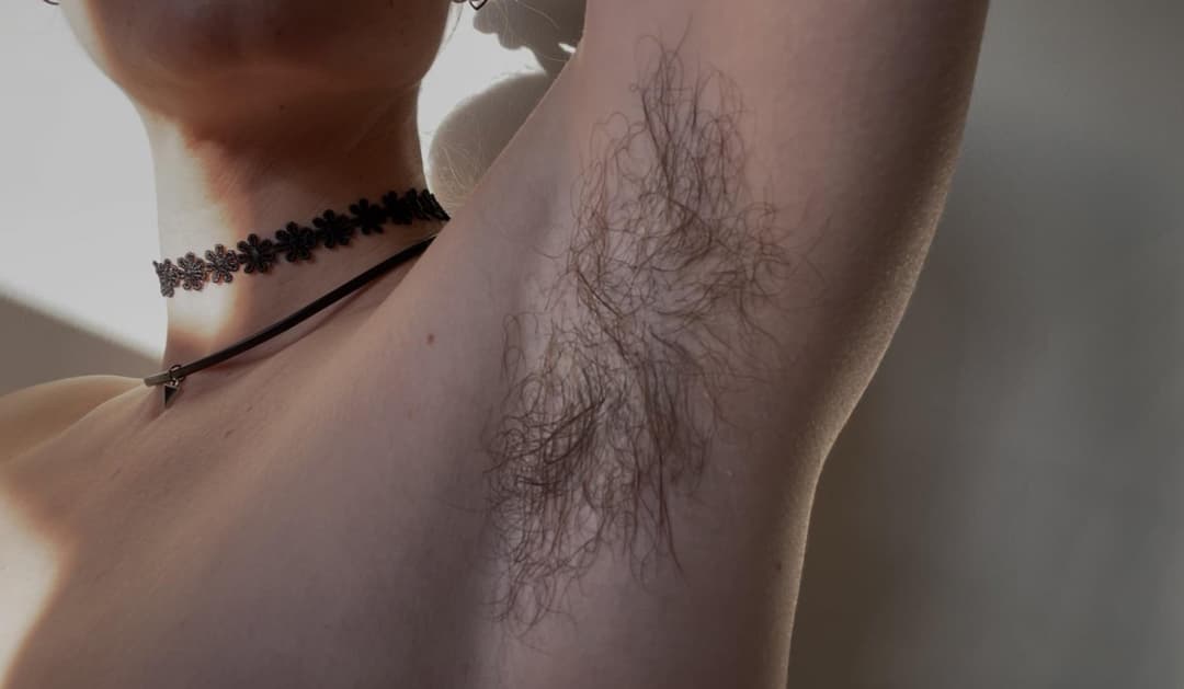 sweaty hairy armpits chic