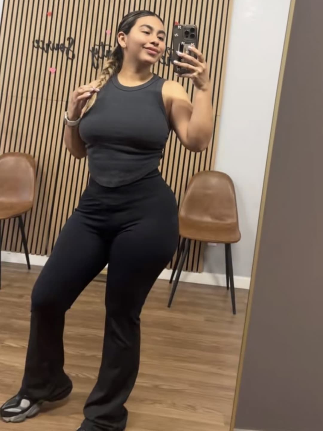 Latina milf with small waist big hips