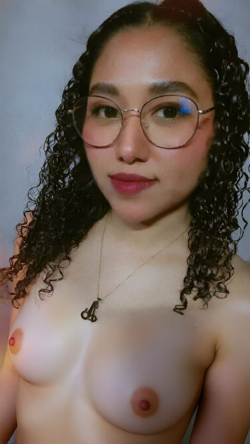 Perrita morena culona filtrada y exhibida