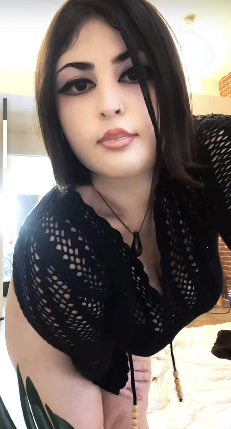 thicc emo white tiktok slut eats black meat