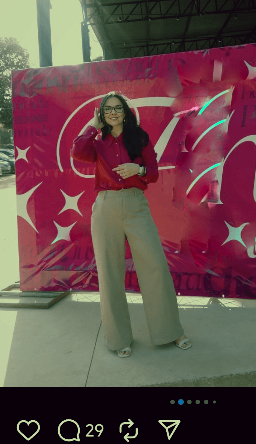 brunette nerd speaker, Instagram famous, showing her ass, anal, hot ass IA