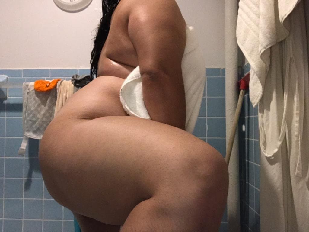 Chubby Latina shows her tasty anus