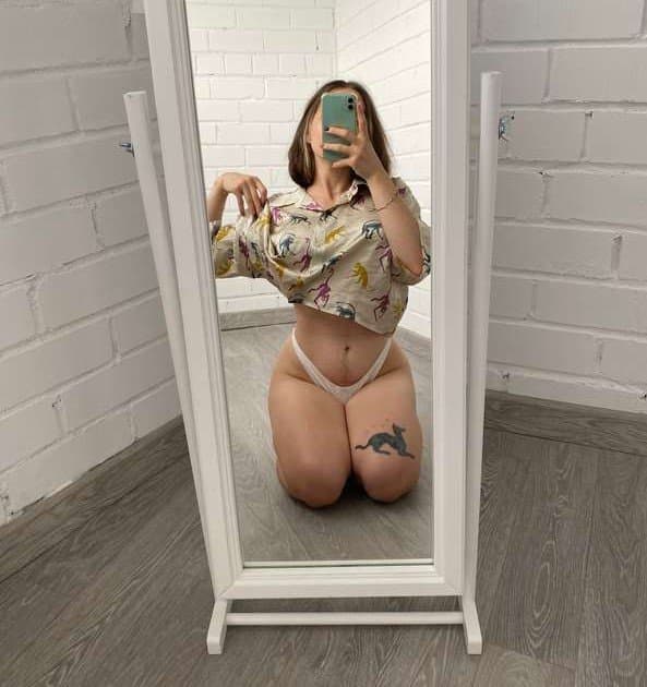 Petite salope belle chatte