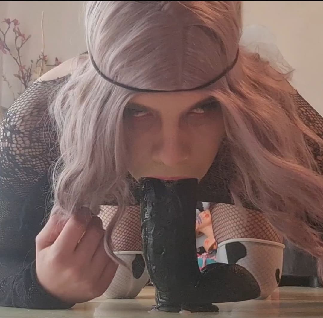 Click to view full size Slut Liza is another German sissy who is hoping for all sorts of fun things