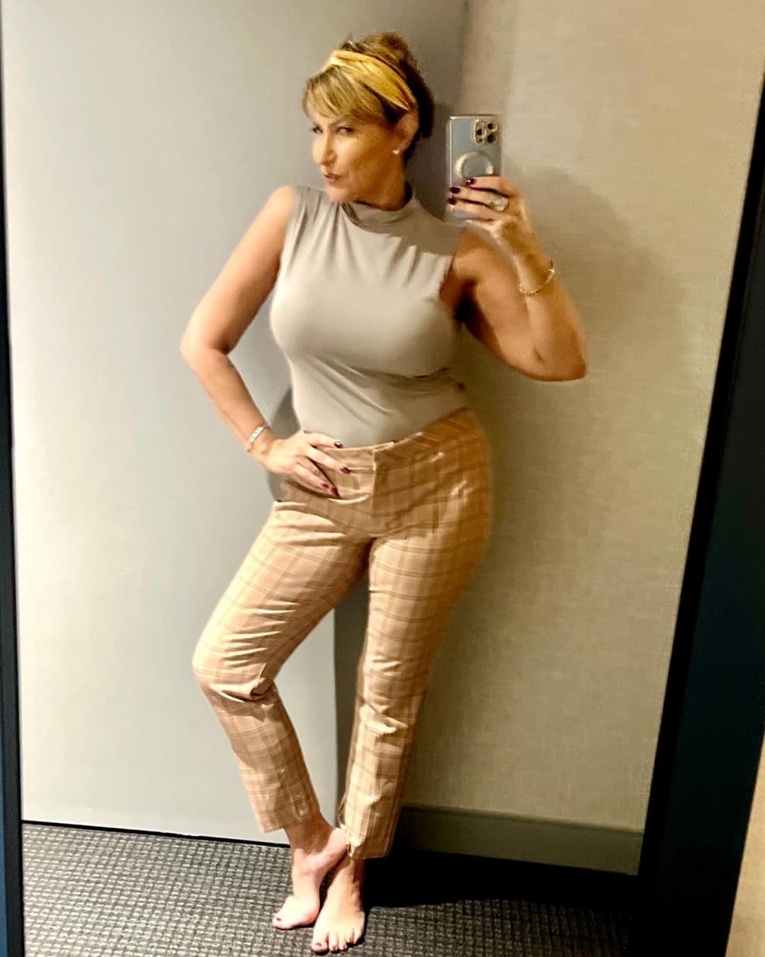 Thick Gilf flight attendant