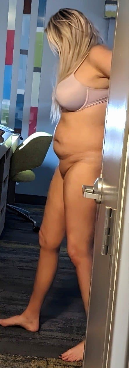 Click to view full size Amateur wives and girlfriends