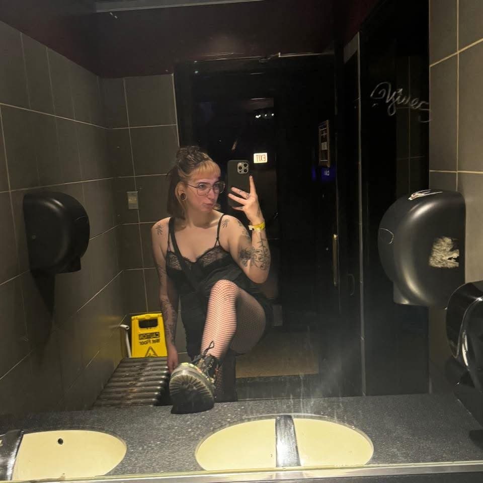 Sexy Chicago White Slut?? Mack B. Anybody got her? Dm