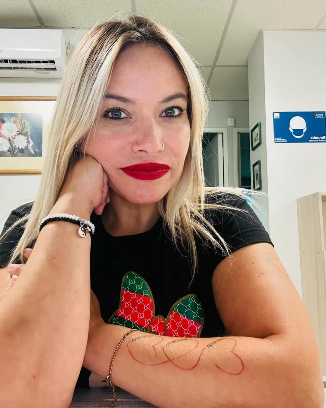 Haberme cogido a la mamá y unos años mas tarde a su hija fue excitante, las dos la chupan delicioso