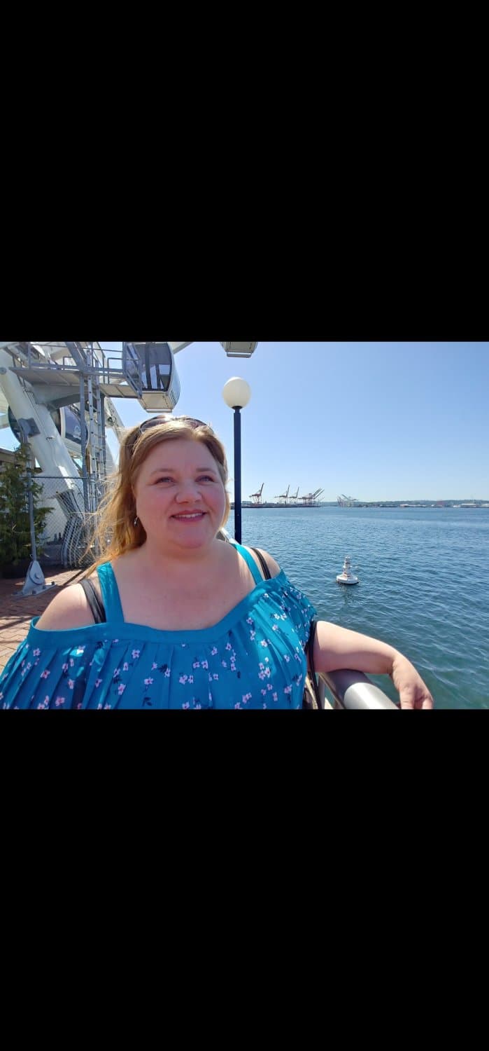 Fat whore school teacher masturbaiting at school