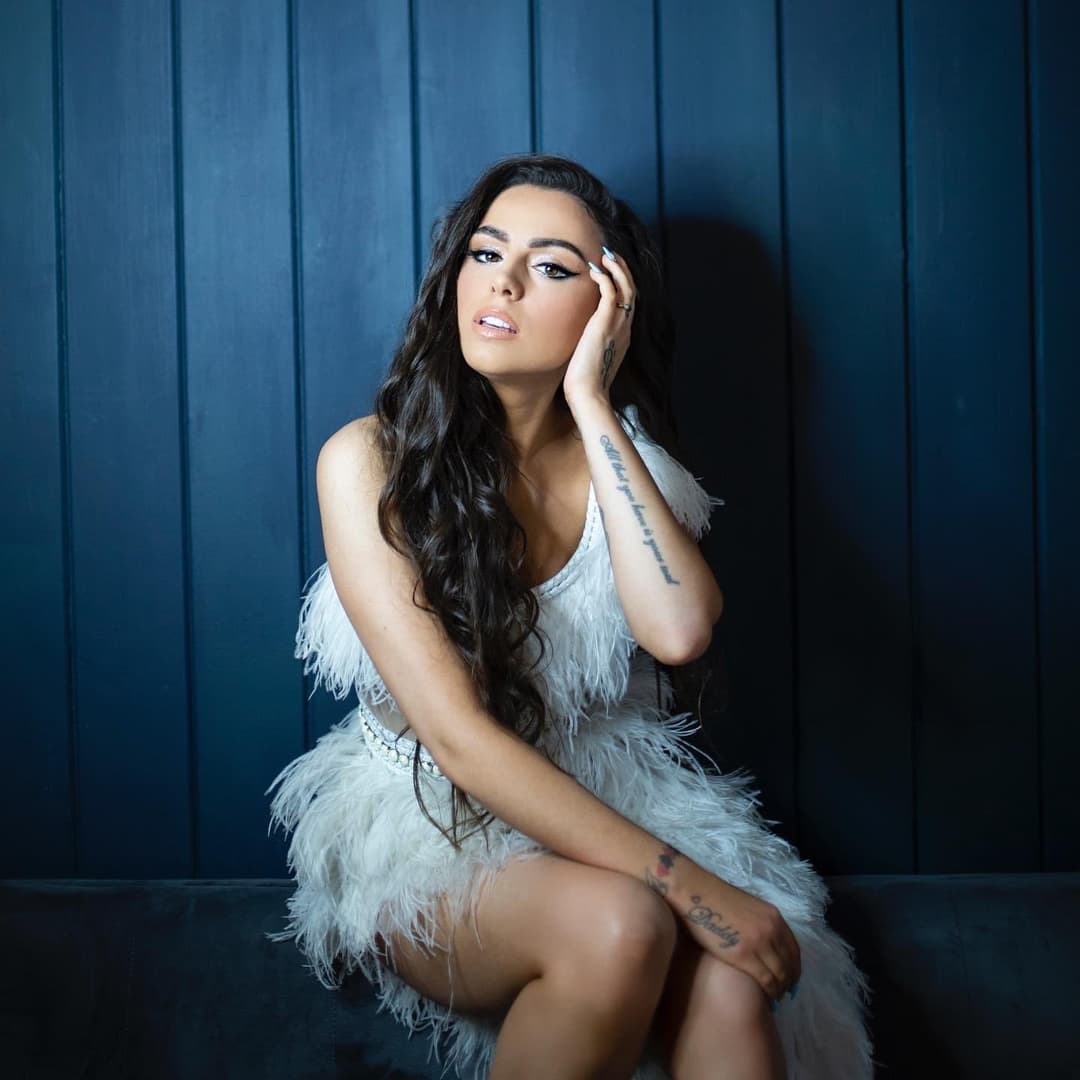 Click to view full size Cher Lloyd DeepFake Videos & Photos