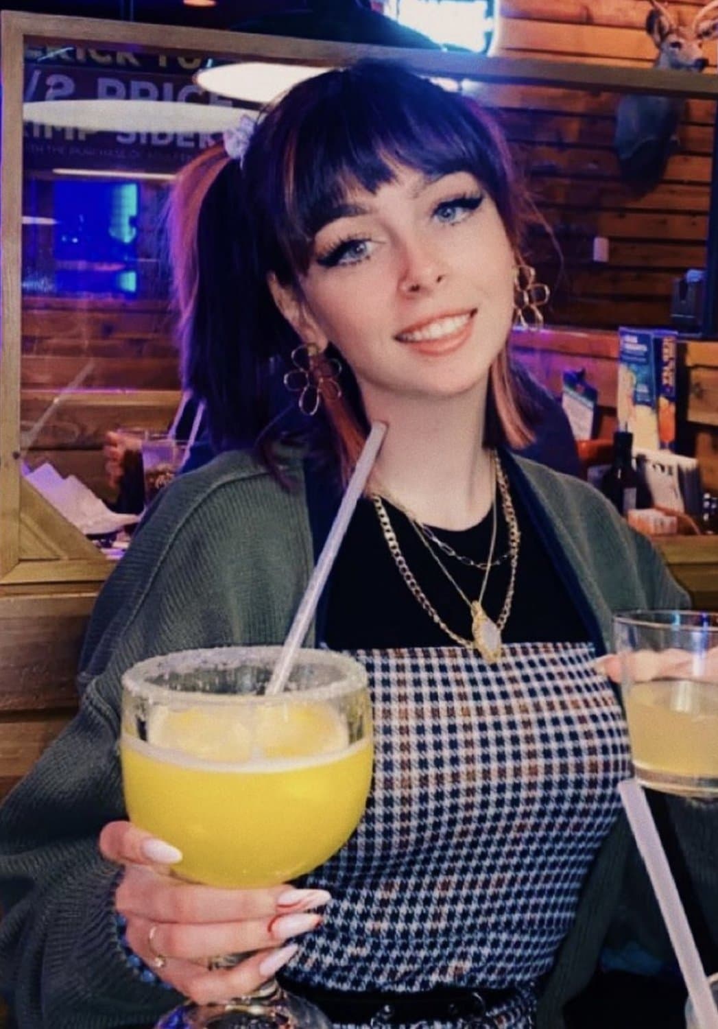 Click to view full size Cute slut Lina loves eating ass and swallowing cum ?