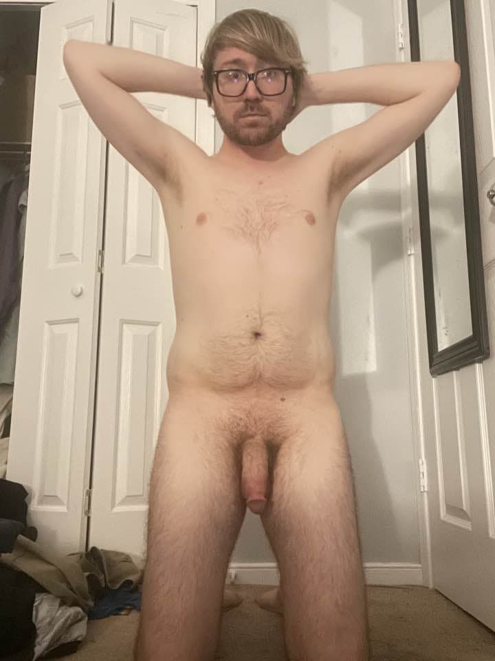 Faggot Scott @kinkkyboi93 on Twitter and Kik