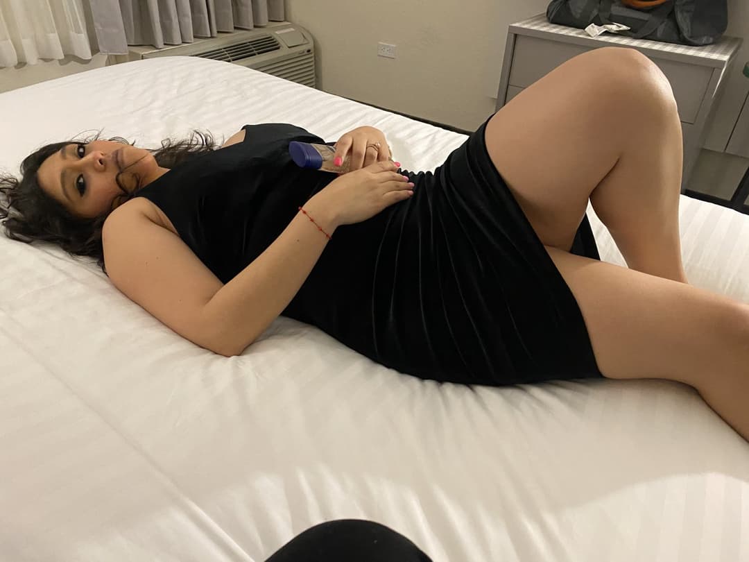 Heidi getting railed in hotel by stranger 5 minutes after he walked in the unlocked door. Kik cway5