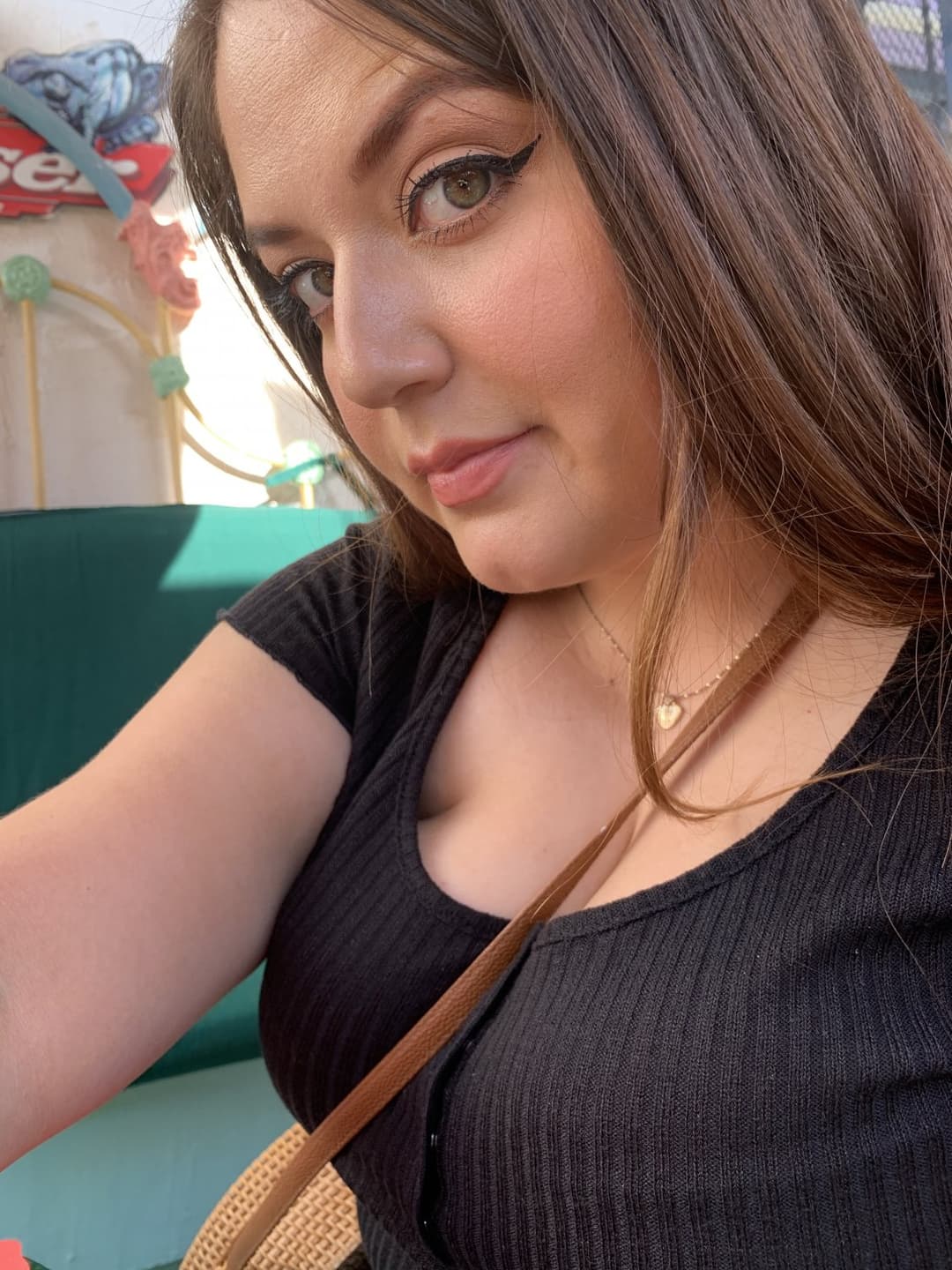 Click to view full size BBW fucks tight pussy with a big long Dildo