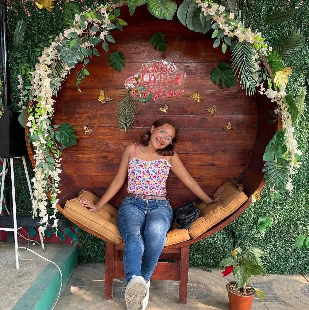 Flaquita morena de tres valles puta morena deseosa de verga