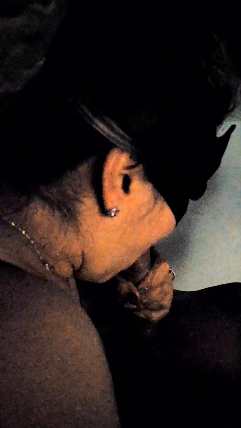 Blindfolded gf sucks dick