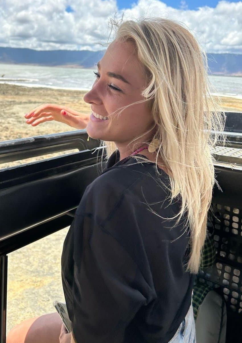 Naughty slut, easy fuck! PM for details.. she loves to whore around