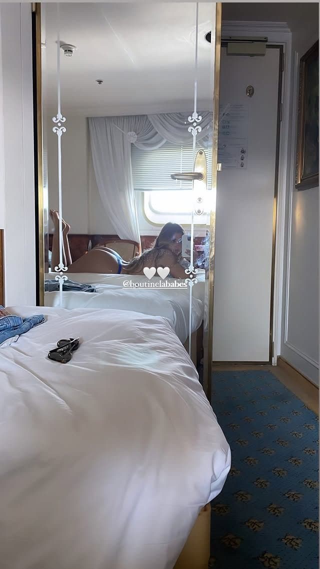 Hourglass Hawaiian babe