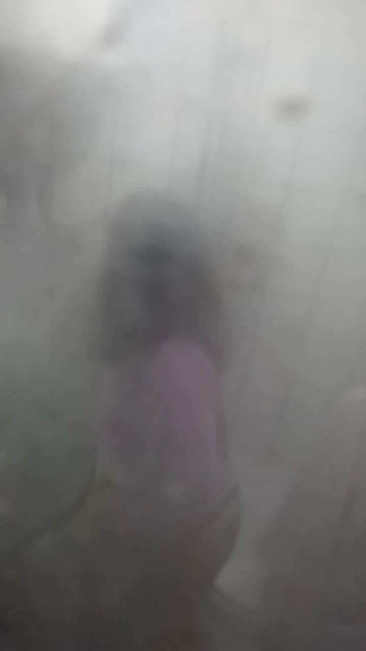 espiando a mi tia en el baño