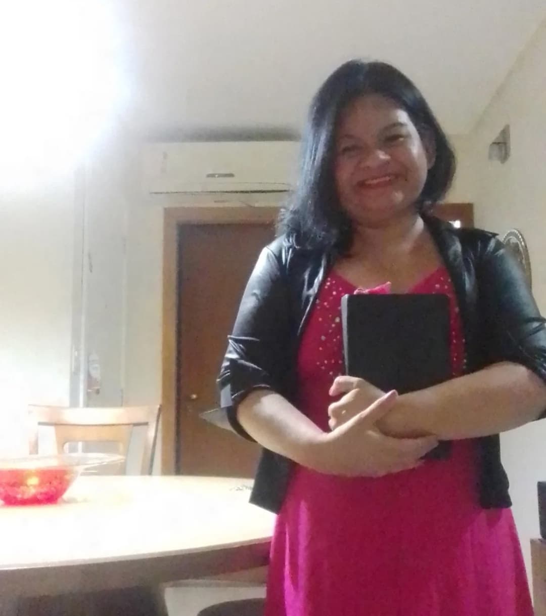 Click to view full size O negão não para é uma máquina de comer buceta,irmã da igreja não resistiu a rola preta do negão??