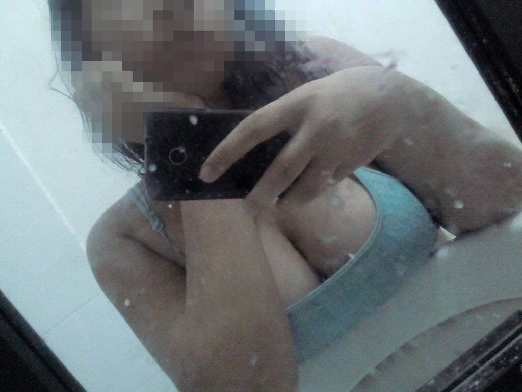 Blanquita culona y tetona deliciosa