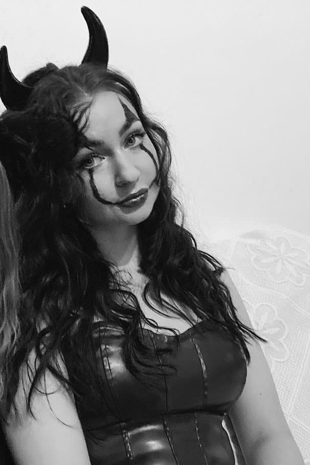 Finnish slut Henna with a banging body