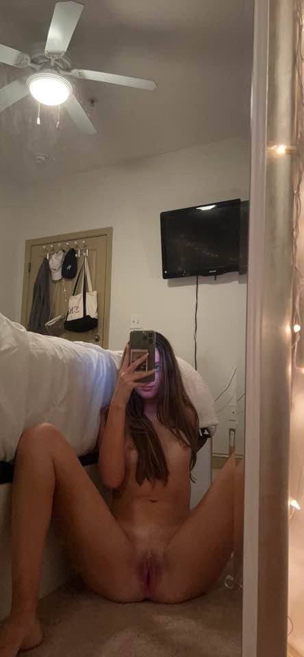 Click to view full size Ķřýśťà