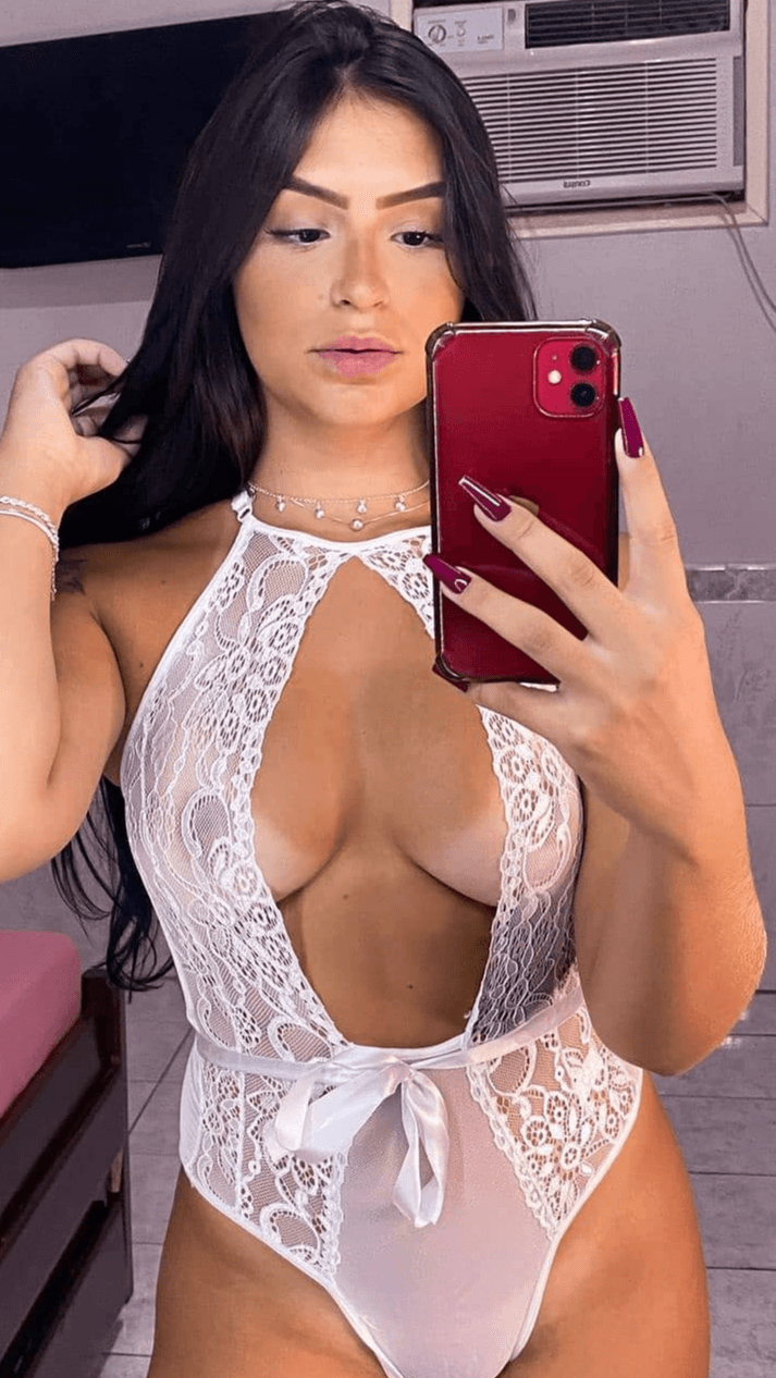 Click to view full size A delicia da G@b10II. Ela parou com essas roupas chamativas e divulgações de lojas de lingeries.