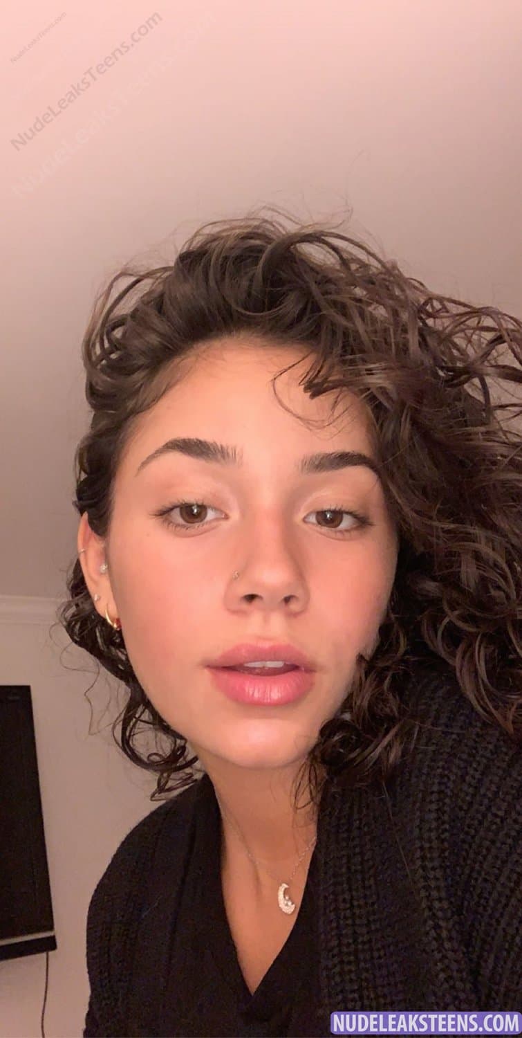 She show her perfect naked body on snapchat LEAKED