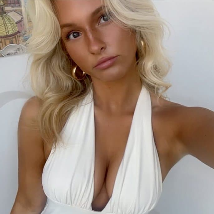 Perfect blonde IRL teen - sexy college PAWG goddess