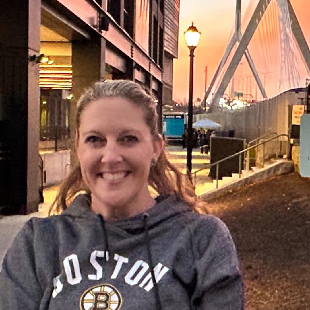 Very kind of Ann to show off her pussy to the camera before getting a fantasy fest body painting