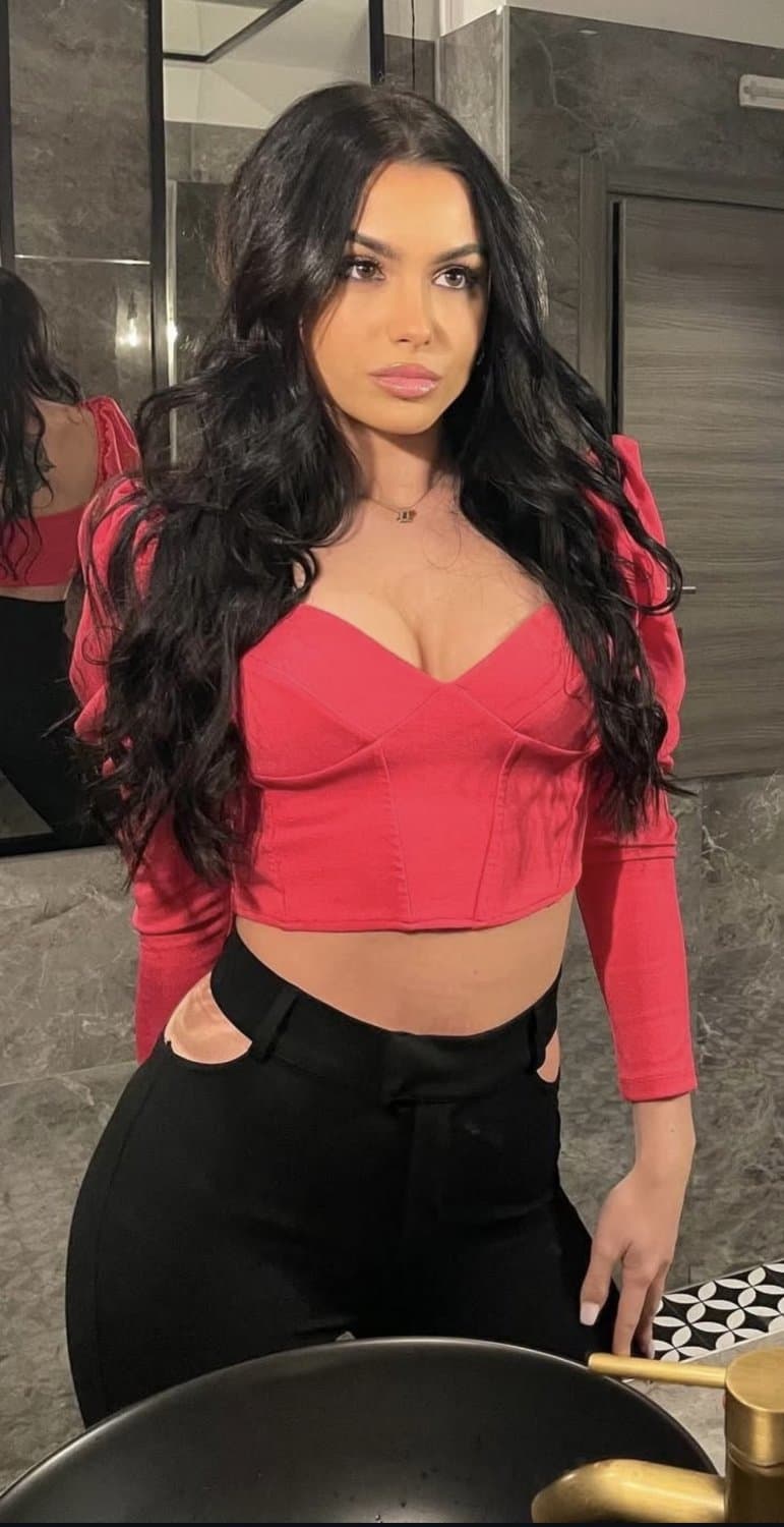 Hot sexy brunette slut Karla naked