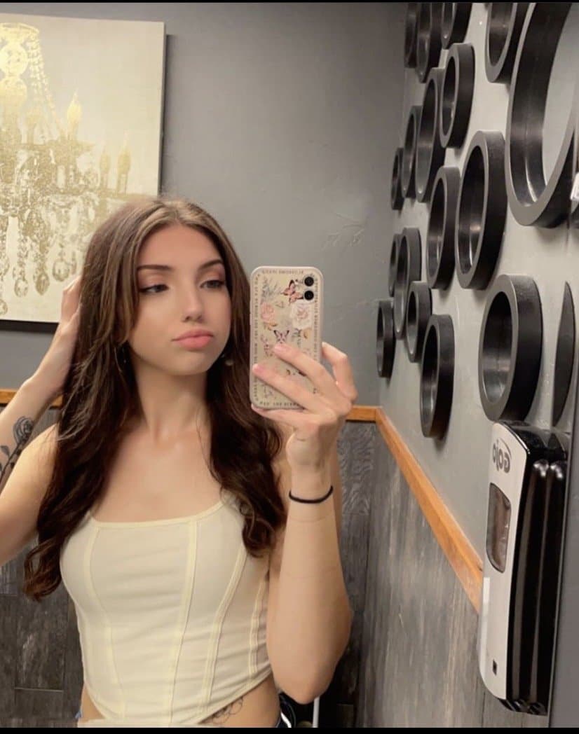 Snowbunny bitch Cat only lets black clap those big buttcheeks