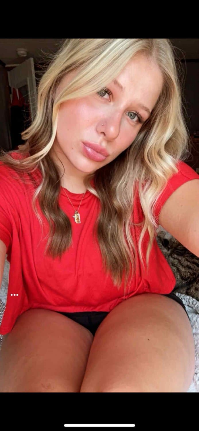 If you got a big dick and can trin dm once you put your dick on pic send or cum too