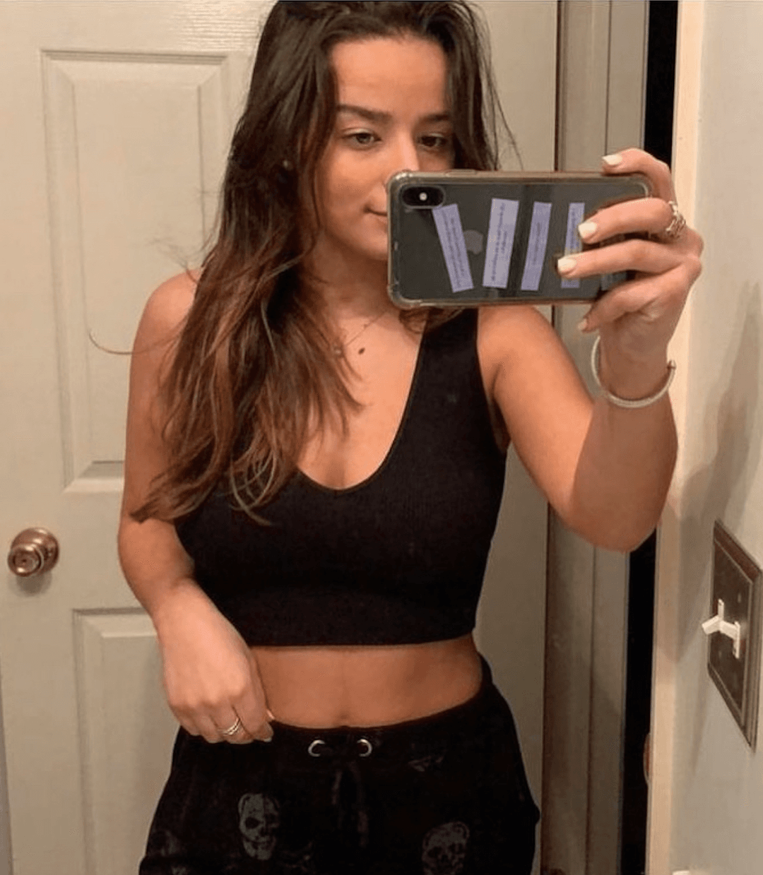 jerk to this gorgeous dicksucker Nicole she needs covered