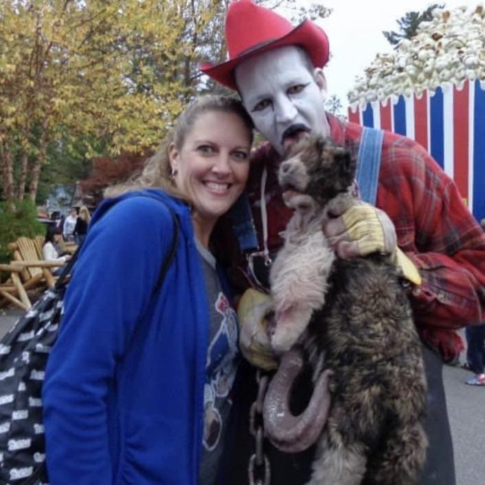 Very kind of Ann to show off her pussy to the camera before getting a fantasy fest body painting