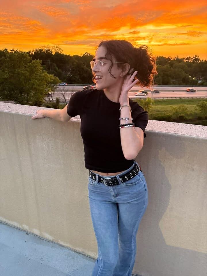 Claims lesbian but used to take dick while grabbing both her hands from behind lol smart = whore