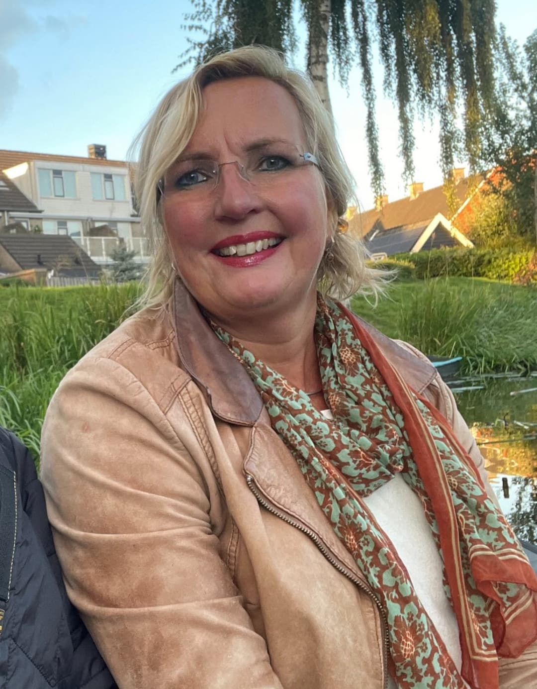 Sexy Milf fingering & banging