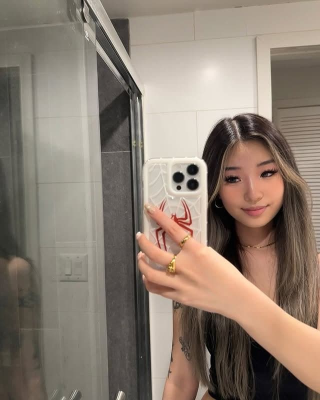 Sexy petite ABG teen Leilani