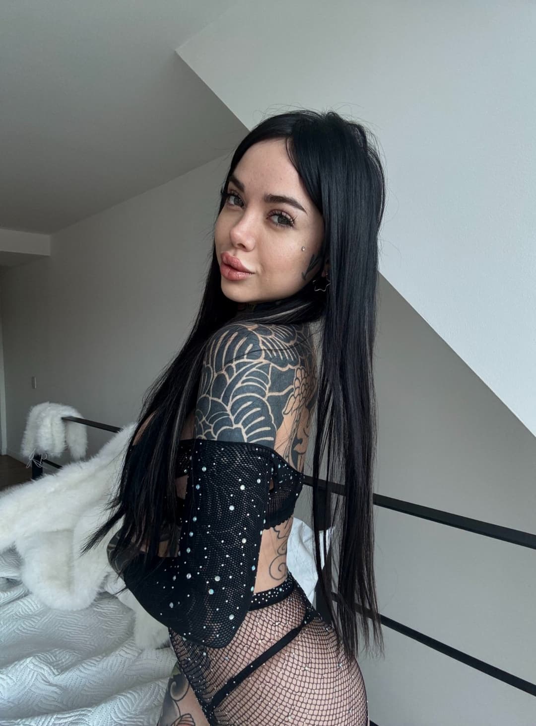 Wanna destroy this tattoed sweet girl Daddy