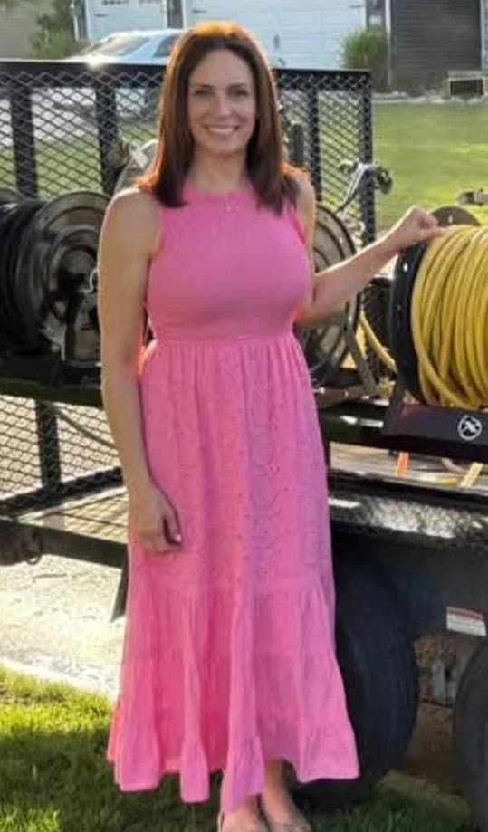 Christian politician Tudor Dixon has massive mommy milkers. This hot slut whores herself for votes