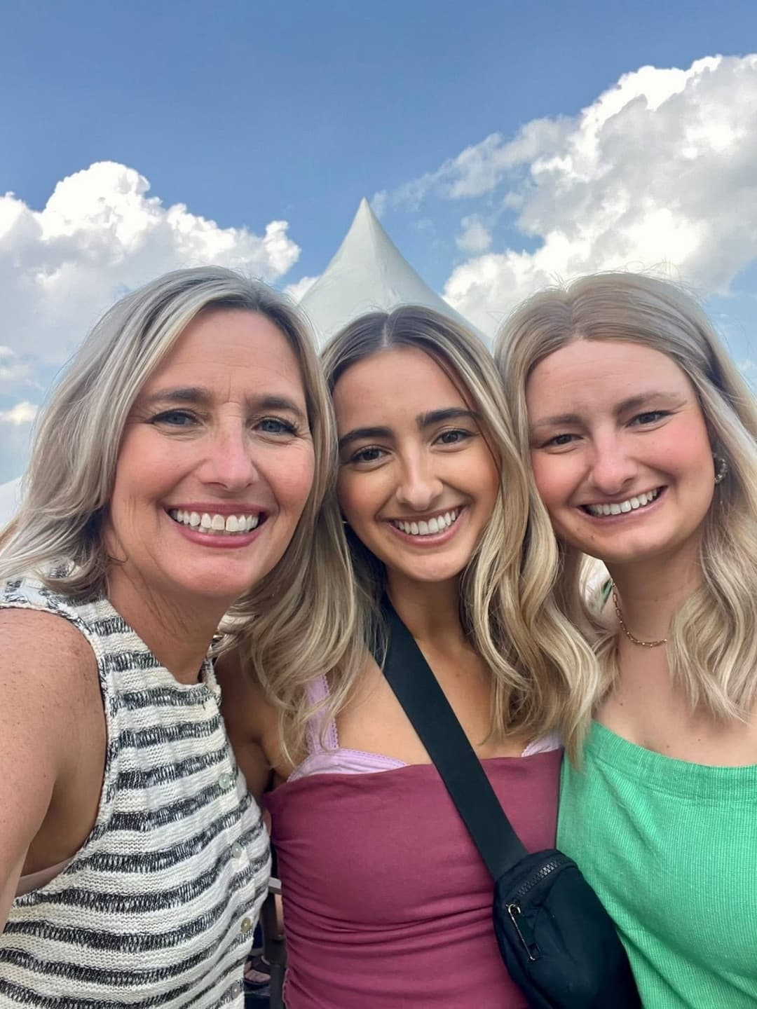 Would you rather fuck this hot milf or he hot college daughter? Repost Milf Like Daughter