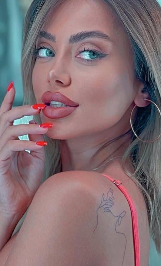 Sexy glamour feet pedicure milf