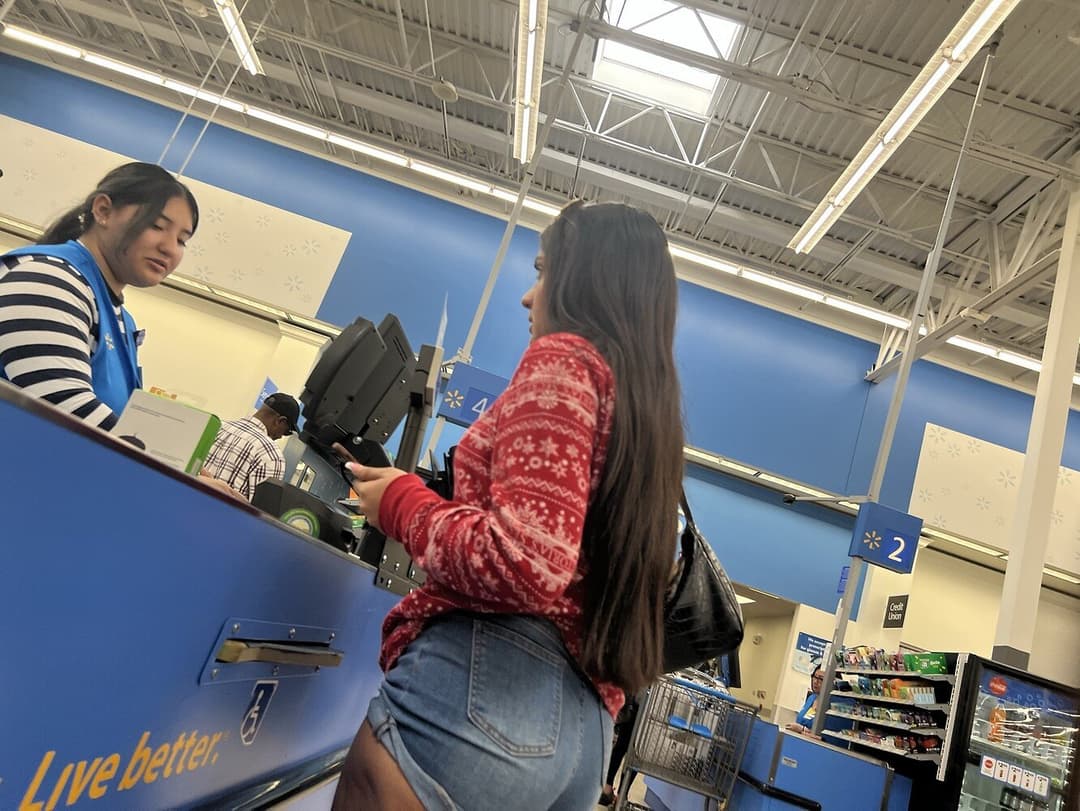 Click to view full size Sexy Middle Eastern Candid