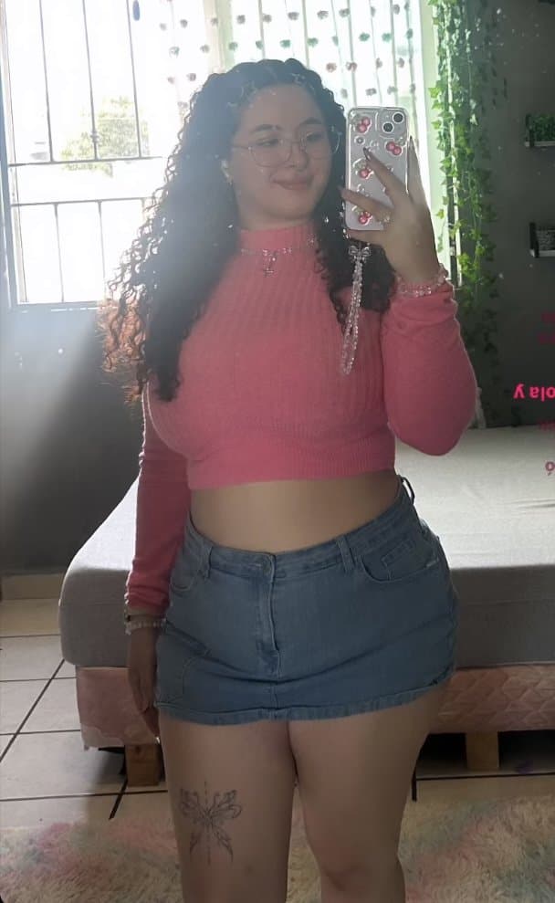 Click to view full size Zorra de buen cuerpo calienta a todos mostrando su enorme culote en bikini