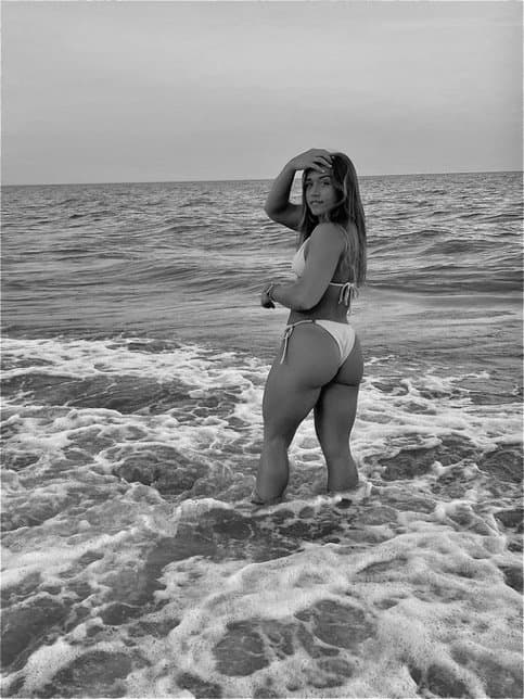 Gorgeous gorgeous girls lift heavy heavy weights