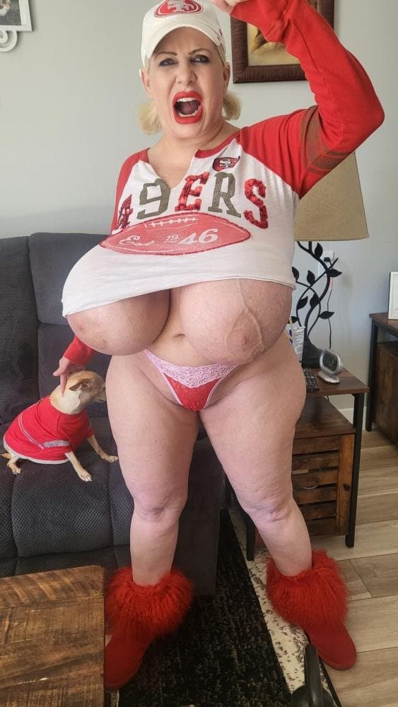 Bimbo Huge Boobs (Claudia)