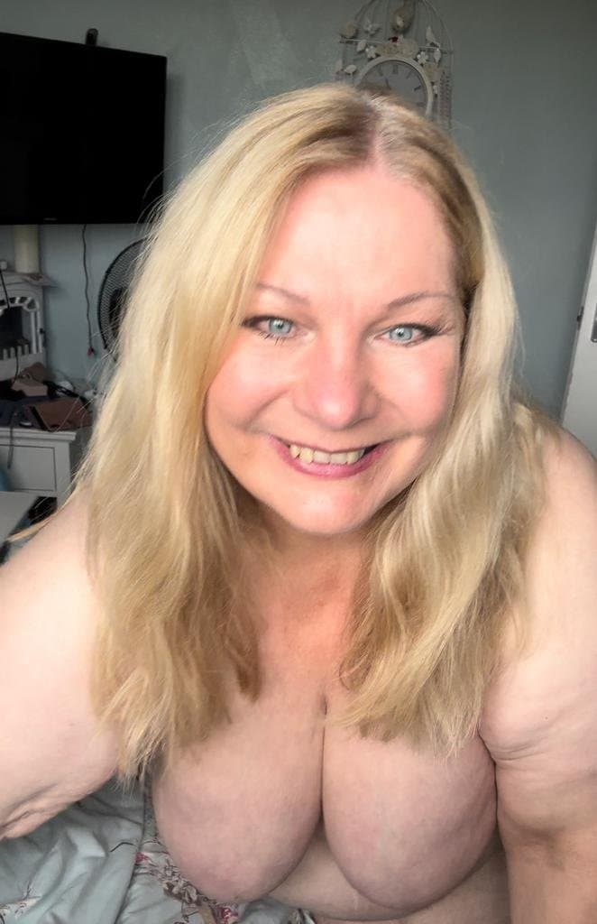 Blonde BBW GILF loves BBC